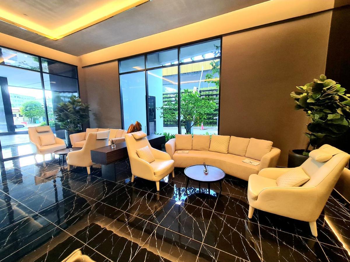 Beacon Executive Premium Suite George Town Exterior foto